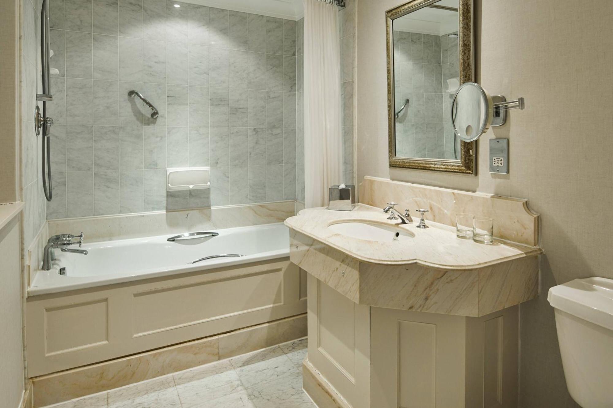 Hanbury Manor Marriott & Country Club Hotel 4*